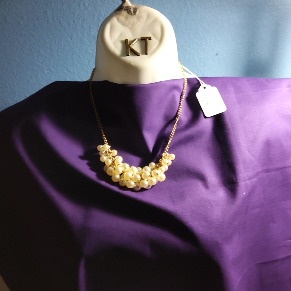 ...Im Selling A Necklace Nwot